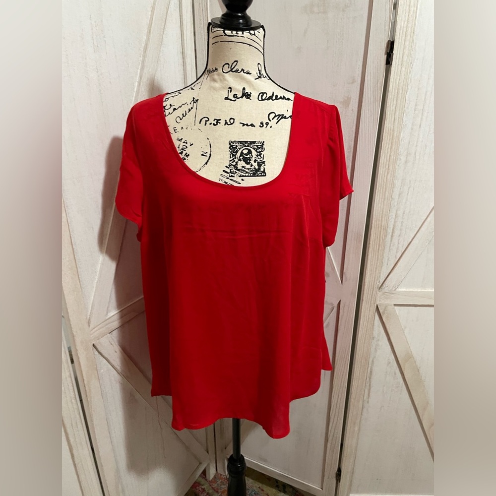 Torrid NWT 1X red high low blouse with dramatic back
